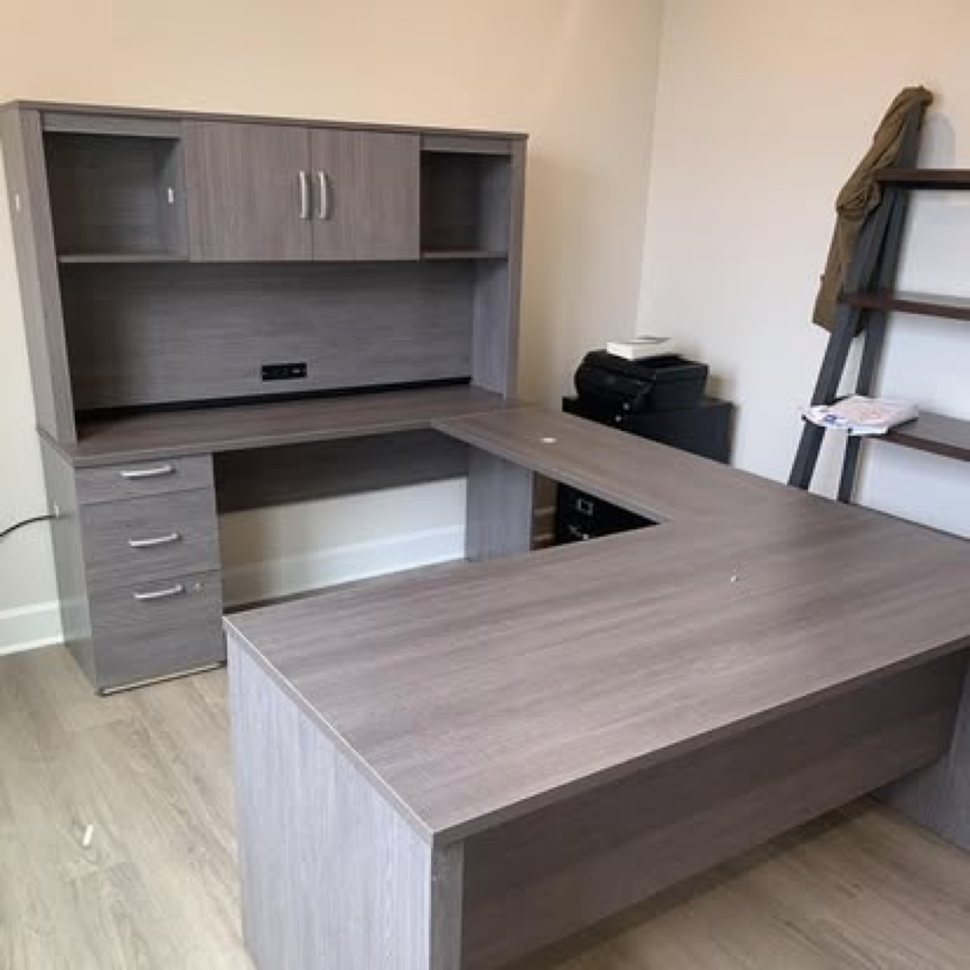 Finished U-shaped office desk with hutch